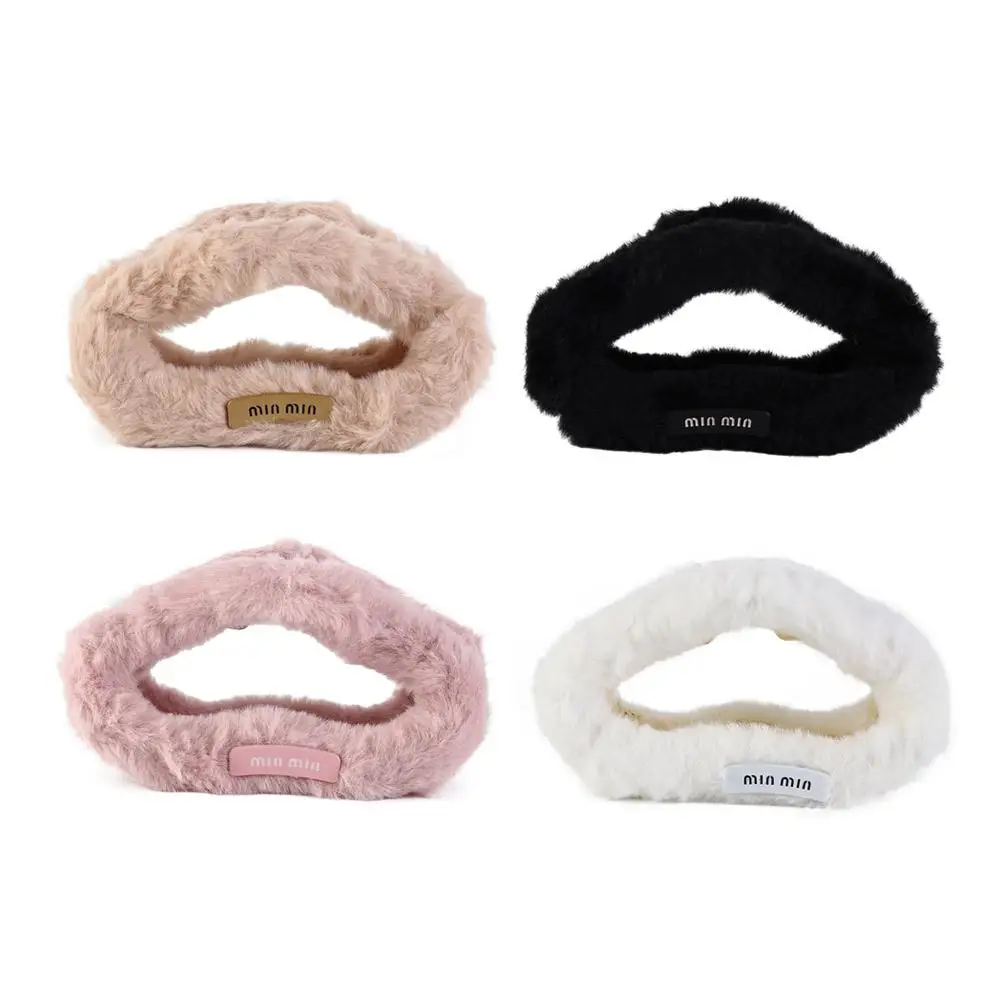 Faux Fur Plush Hair Claw Unique Soft Letter Large Hair Crab Clip Hair Accessories Khaki Cloud Shape Shark Clip Women
Faux Fur Plush Hair Claw Unique Soft Letter Large Hair Crab Clip Hair Accessories Khaki Cloud Shape Shark Clip Women