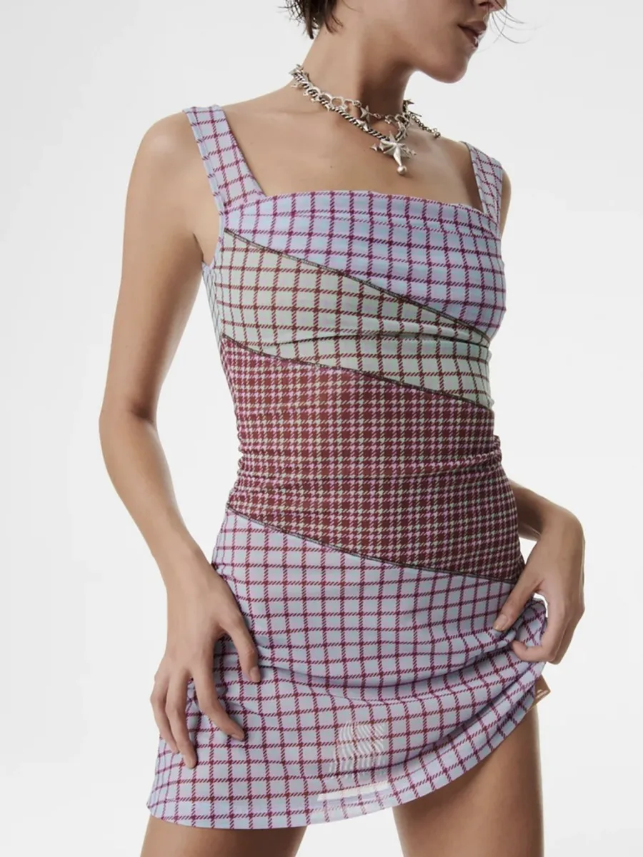 Retro Sweet and Spicy Style, Color Checkered Design, Neckline Pleats, Slimming Effect, Wide Shoulder Strap Dress
Retro Sweet and Spicy Style, Color Checkered Design, Neckline Pleats, Slimming Effect, Wide Shoulder Strap Dress