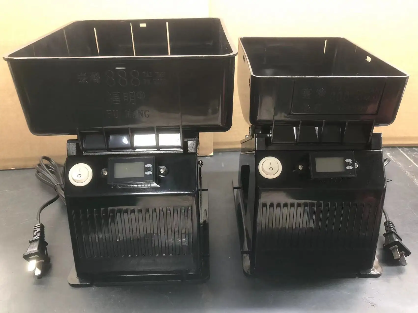 6 Hole Arcade Motor Big Dou 888 Small Dou 666 with 110V 220V can use 22-25mm Game tokens
6 Hole Arcade Motor Big Dou 888 Small Dou 666 with 110V 220V can use 22-25mm Game tokens