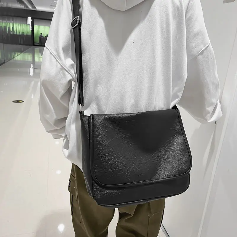 Men's Fashion Korean Edition Simple INS Fashion Casual Versatile Shoulder Bag Men's PU Postman Bag Women's Shoulder Bag
Men's Fashion Korean Edition Simple INS Fashion Casual Versatile Shoulder Bag Men's PU Postman Bag Women's Shoulder Bag