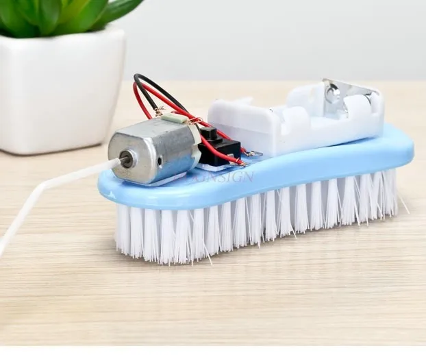 Science and technology small production homemade brush car diy sweeping robot children's science experiment handmade small inven
Science and technology small production homemade brush car diy sweeping robot children's science experiment handmade small inven