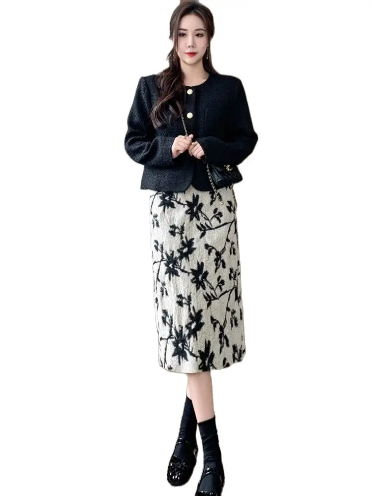 2022 New Style In Autumn And Winter Retro Jacquard High Waist Shows Thin A-line Skirt Free Shipping
2022 New Style In Autumn And Winter Retro Jacquard High Waist Shows Thin A-line Skirt Free Shipping