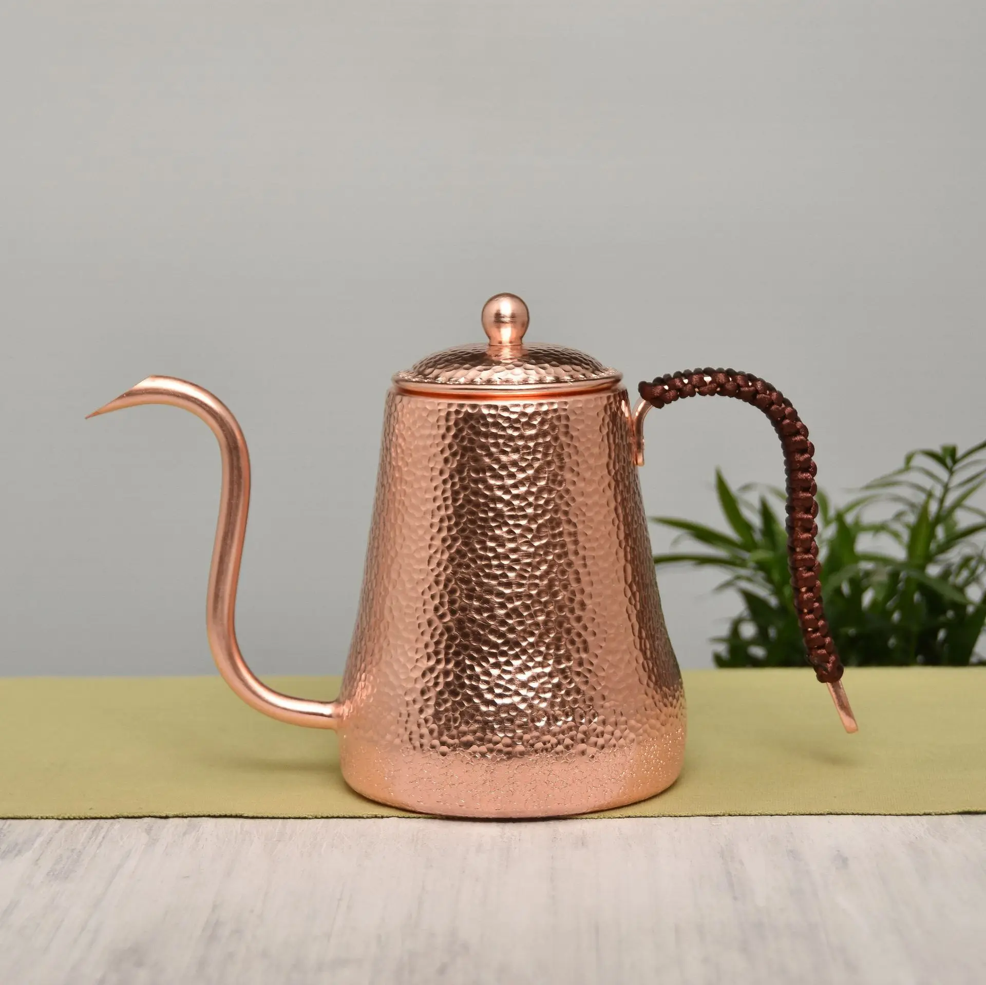 Pure copper pot fine mouth pot pure manual thickened hand made coffee pot copper kitchen oil pot boutique coffee brewer
Pure copper pot fine mouth pot pure manual thickened hand made coffee pot copper kitchen oil pot boutique coffee brewer