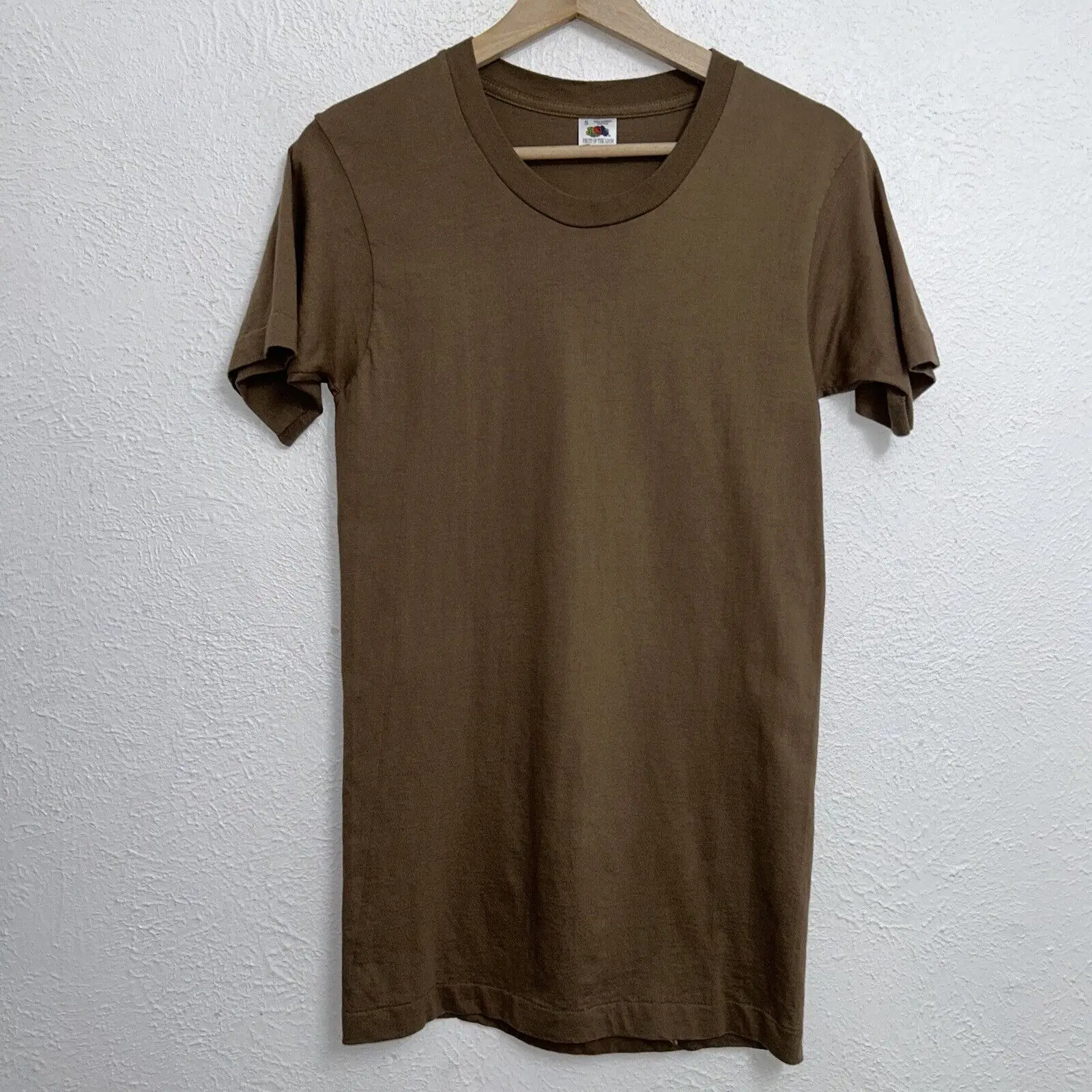 Vintage Fruit Of The Loom Blank Tee Brown T-Shirt 90s USA Made Size Small
Vintage Fruit Of The Loom Blank Tee Brown T-Shirt 90s USA Made Size Small