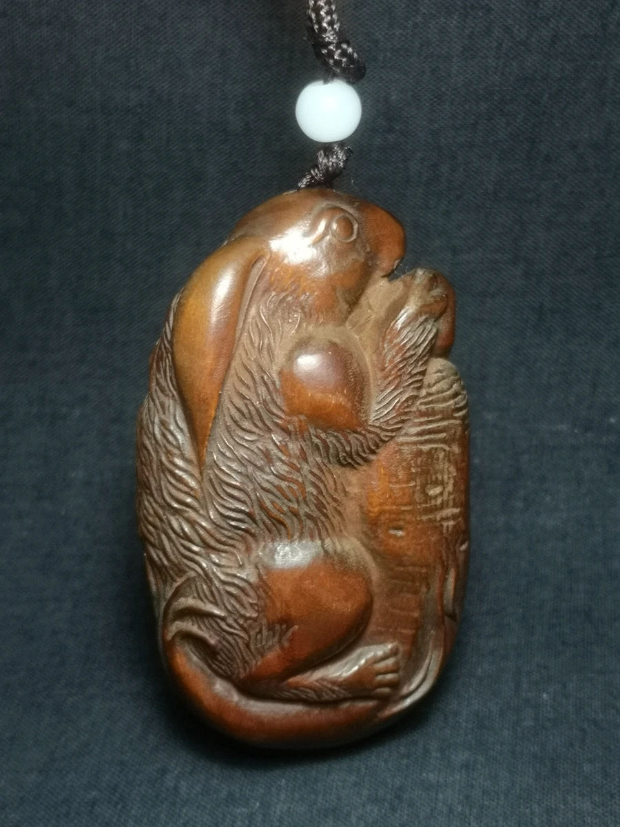 

1919 Chinese Boxwood Hand Carved lovely rabbit embrace carrot-root figure statue netsuke Decoration Collection gift