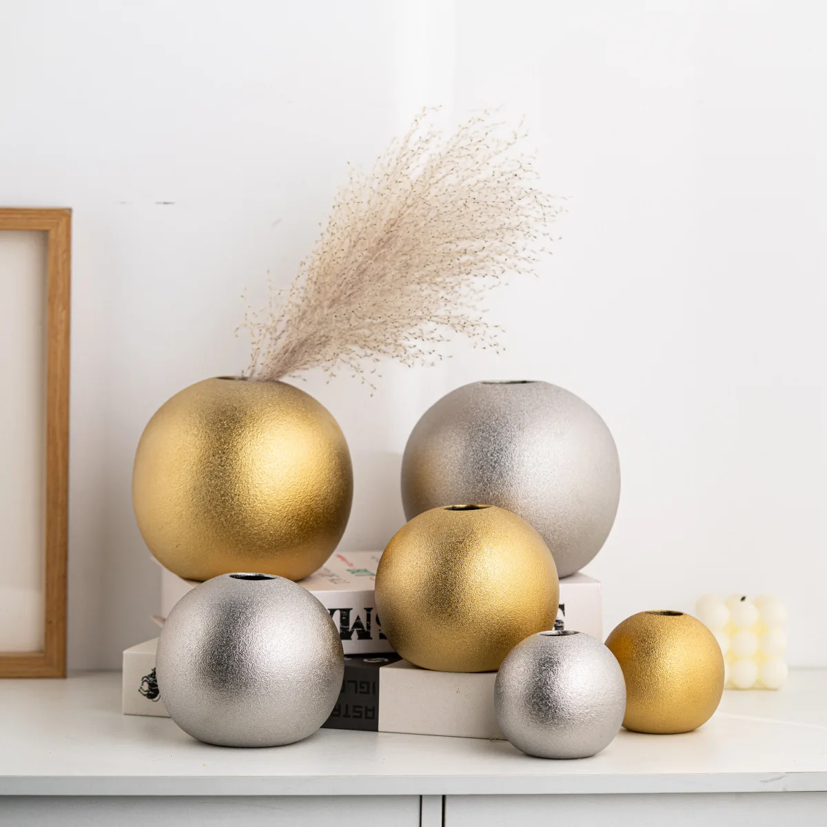 Light Luxury High-end Frosted Ball Shaped Ceramic Vase Trend New Living Room Party Decorations Home Decor
Light Luxury High-end Frosted Ball Shaped Ceramic Vase Trend New Living Room Party Decorations Home Decor
