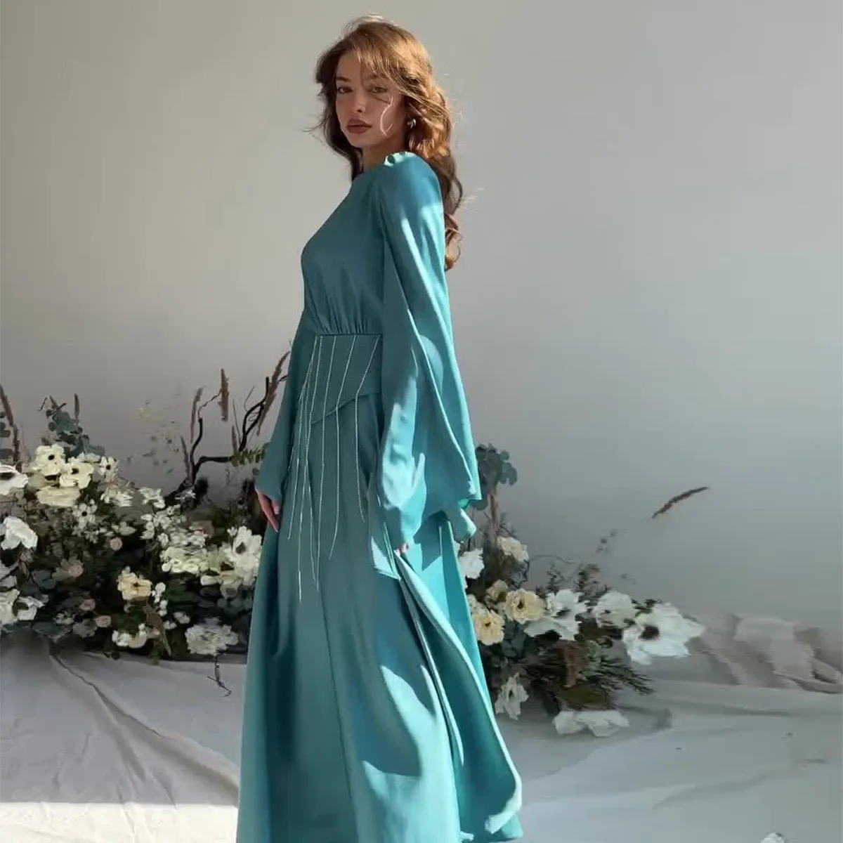 Женское атласное длинное платье с длинным рукавом, с высокой талией
Женское атласное длинное платье с длинным рукавом, с высокой талией