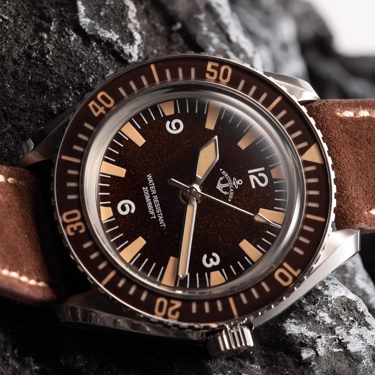 Hruodland 2024New Retro Sports Men Automatic Mechanical Watches NH35 Brown leather Stainless steel 20Bar waterproof reloj hombre
Hruodland 2024New Retro Sports Men Automatic Mechanical Watches NH35 Brown leather Stainless steel 20Bar waterproof reloj hombre