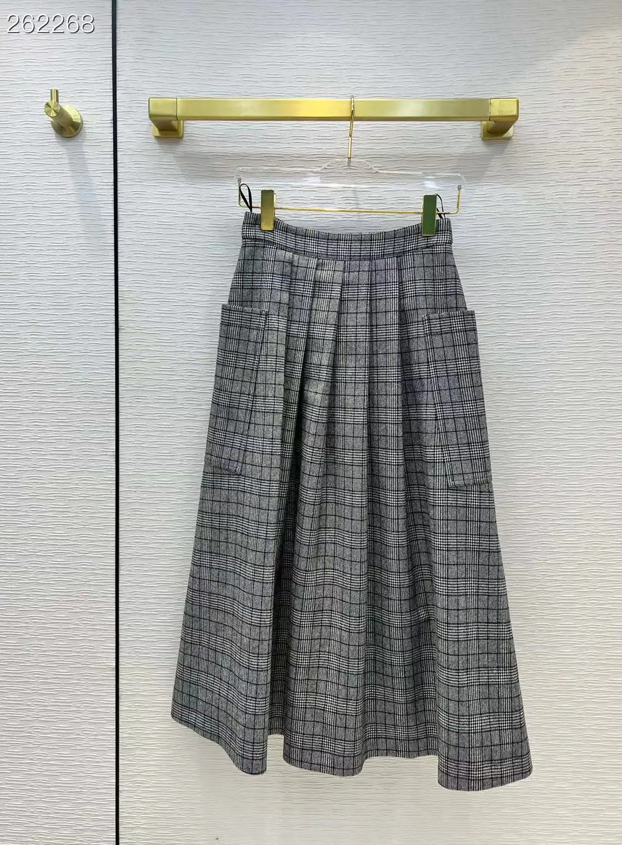 Runway Fashion Women Midi Skirt 2022 Summer Plaid Print Gray Hot Sale Ladies Casual Popular High Fashion Skirt
Runway Fashion Women Midi Skirt 2022 Summer Plaid Print Gray Hot Sale Ladies Casual Popular High Fashion Skirt