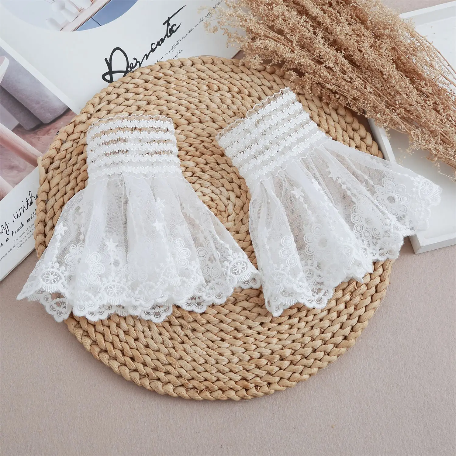 Women Lace Floral Mesh Horn Cuffs Ruffled Detachable Fake Sleeves Wedding Party Decorative Shirt Sweater Fake Sleeves
Women Lace Floral Mesh Horn Cuffs Ruffled Detachable Fake Sleeves Wedding Party Decorative Shirt Sweater Fake Sleeves