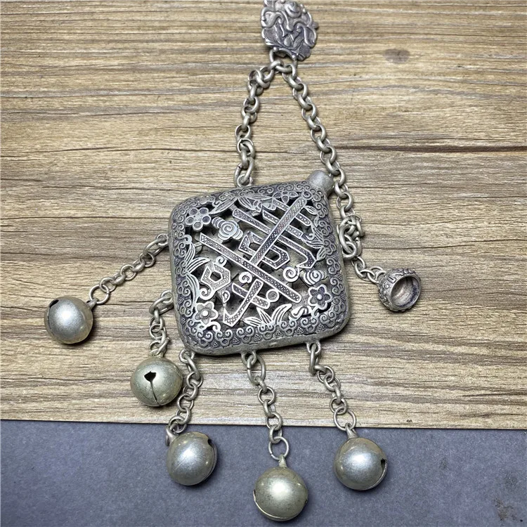 Pure Handmade Old Silver Nepalese Vintage Hollow out Vase Full of Happiness and Longevity Sachet Silver Pendant
Pure Handmade Old Silver Nepalese Vintage Hollow out Vase Full of Happiness and Longevity Sachet Silver Pendant