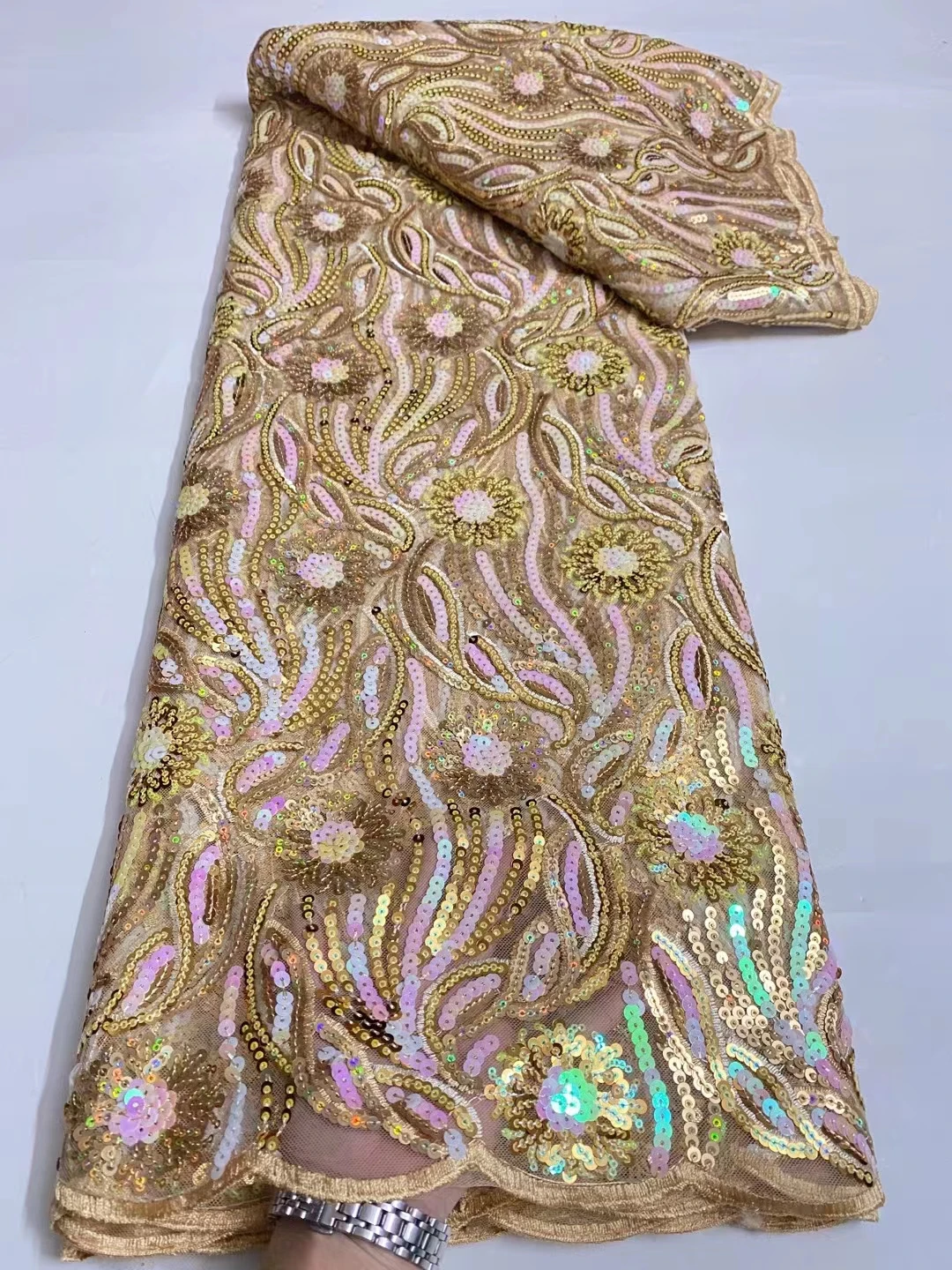 High Quality Embroidered Groom sequins Lace French Luxury Sequins Mesh Tulle Lace Fabric For Women Wedding Dress DP-200
High Quality Embroidered Groom sequins Lace French Luxury Sequins Mesh Tulle Lace Fabric For Women Wedding Dress DP-200