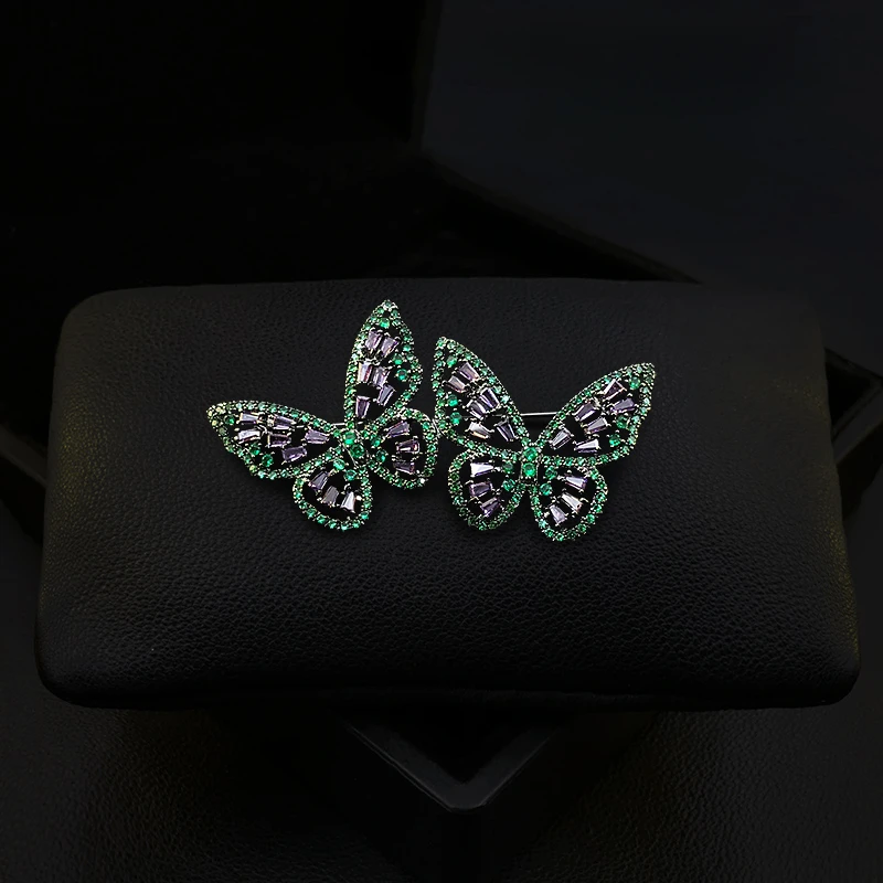 

1768 Luxury Vintage Butterfly Brooch Exquisite High-End Women Coat Sweater Insect Corsage Neckline Pin Accessories Jewelry Badge