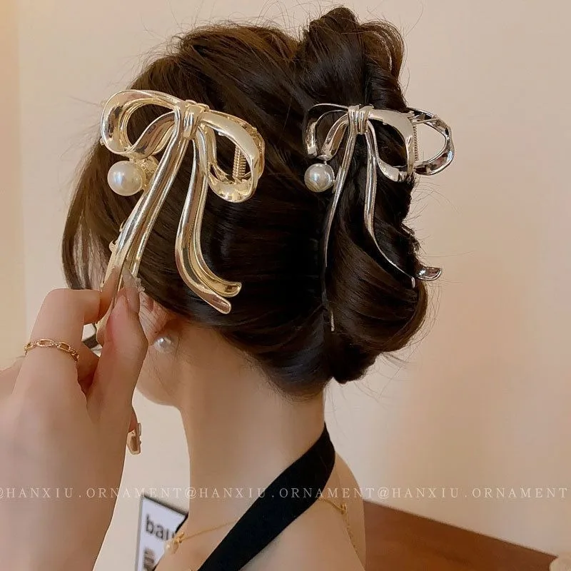 1pc Women Metal Faux Pearl Bowknot Large Hair Clip Y2k Fashion Trend Style Suitable For Girls Elegant Headwear Hair Accessories
1pc Women Metal Faux Pearl Bowknot Large Hair Clip Y2k Fashion Trend Style Suitable For Girls Elegant Headwear Hair Accessories