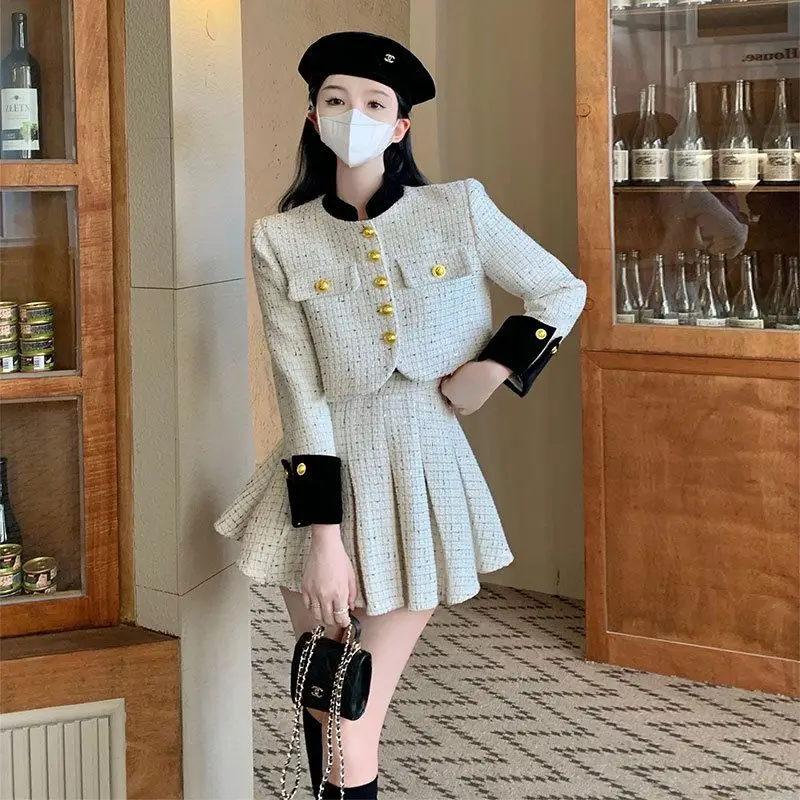 Skirt Suit Patchwork Womens Elegant Tweed Cropped Tops Y2k Pleated A-line Skirts Vintage Korean Two Piece Set Lady Outfits Q690
Skirt Suit Patchwork Womens Elegant Tweed Cropped Tops Y2k Pleated A-line Skirts Vintage Korean Two Piece Set Lady Outfits Q690