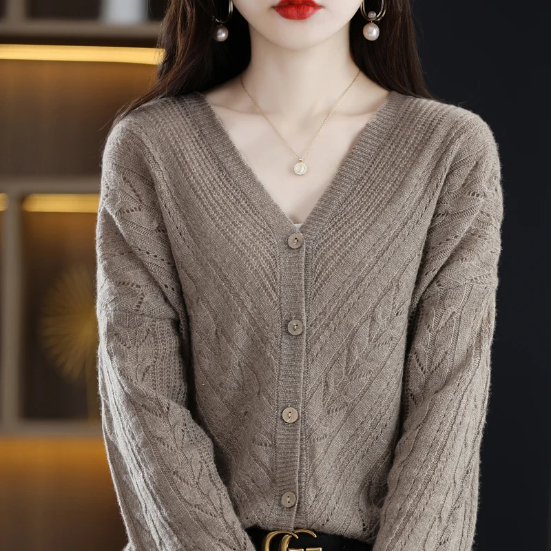 2022 Women's New Hollow V-Neck 100 Wool Cardigan Fashion Casual Trend Solid Color Loose Long Sleeve Knitted Popular Cashmere Top
2022 Women's New Hollow V-Neck 100 Wool Cardigan Fashion Casual Trend Solid Color Loose Long Sleeve Knitted Popular Cashmere Top
