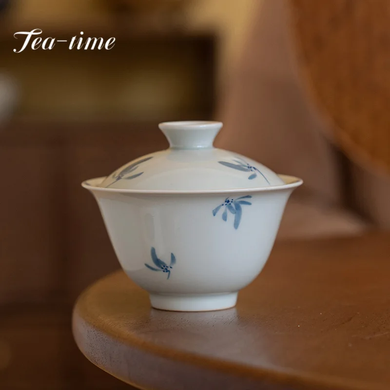120ml Imitation Ancient Blue Ceramic Tea Bowl Hand-painted Orchid Cover Bowl Literati Underglaze Color Teaware Tea Making Gaiwan
120ml Imitation Ancient Blue Ceramic Tea Bowl Hand-painted Orchid Cover Bowl Literati Underglaze Color Teaware Tea Making Gaiwan