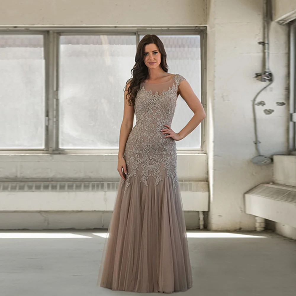 Classic Mermaid Mother of the Bride Dresses V Neck 3/4 Sleeves Wedding Party Gowns Appliques Sequined Floor-Length فساتين السهرة
Classic Mermaid Mother of the Bride Dresses V Neck 3/4 Sleeves Wedding Party Gowns Appliques Sequined Floor-Length فساتين السهرة