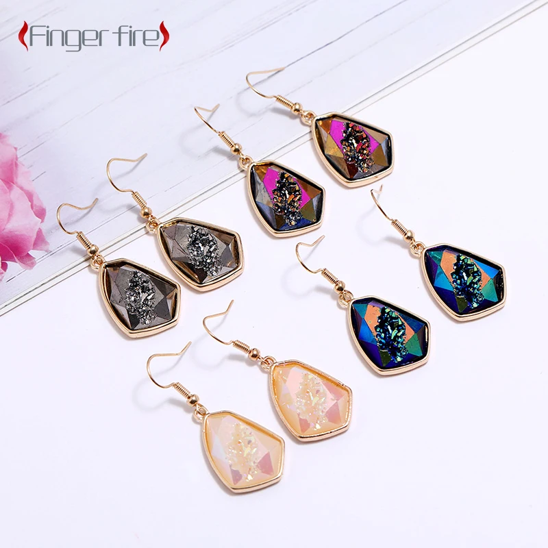 Fashionable Gold Plated Irregular Multi Color Stone Pendant for Women Anniversary Gift Beach Party Jewelry
Fashionable Gold Plated Irregular Multi Color Stone Pendant for Women Anniversary Gift Beach Party Jewelry