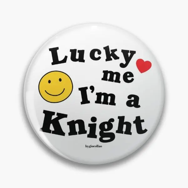 Значок на булавке Lucky Me Im A Knight с мягкой кнопкой, металлический креативный значок для влюбленных, подарок, Декор, шляпа, милая модная булавка на лацкан одежды
Значок на булавке Lucky Me Im A Knight с мягкой кнопкой, металлический креативный значок для влюбленных, подарок, Декор, шляпа, милая модная булавка на лацкан одежды