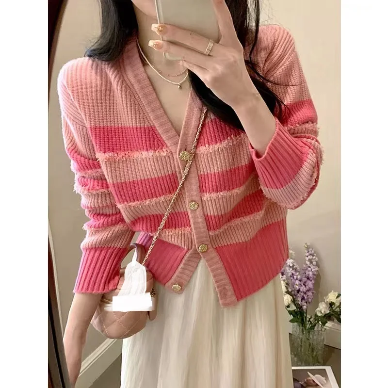 2023 Early Autumn and Winter Pink Stripe V-Neck Knitted Cardigan Coat Korean Unique Short Top Sweater Coat Knitted Shirt Female
2023 Early Autumn and Winter Pink Stripe V-Neck Knitted Cardigan Coat Korean Unique Short Top Sweater Coat Knitted Shirt Female
