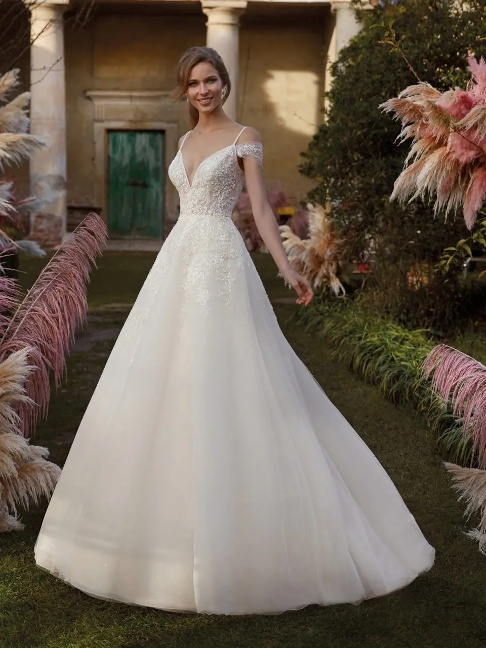 Off Shoulder A Line Wedding Dress Spaghetti Strap Lace V Neck Backless Tulle Bridal Gowns Summer Beach Wedding Party Robe Marrig
Off Shoulder A Line Wedding Dress Spaghetti Strap Lace V Neck Backless Tulle Bridal Gowns Summer Beach Wedding Party Robe Marrig