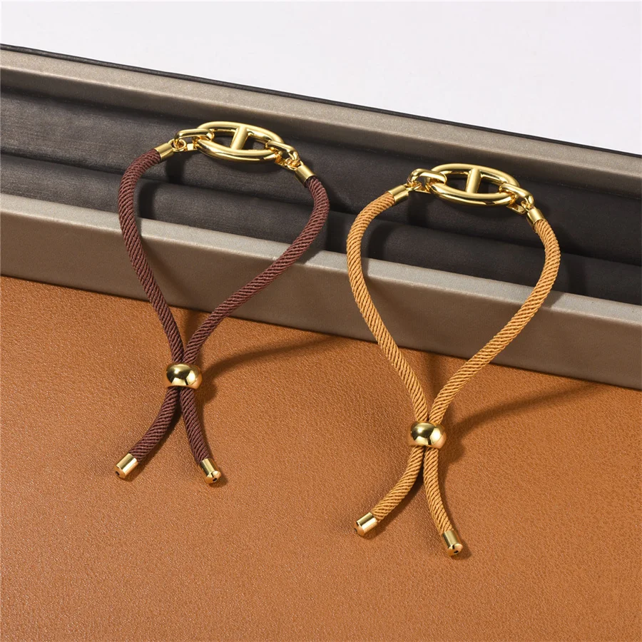 Fashion Niche Design Unique Pig Nose Drawstring Woven Bracelet for Men And Women Simple High-End Light Luxury Charm Accessories
Fashion Niche Design Unique Pig Nose Drawstring Woven Bracelet for Men And Women Simple High-End Light Luxury Charm Accessories