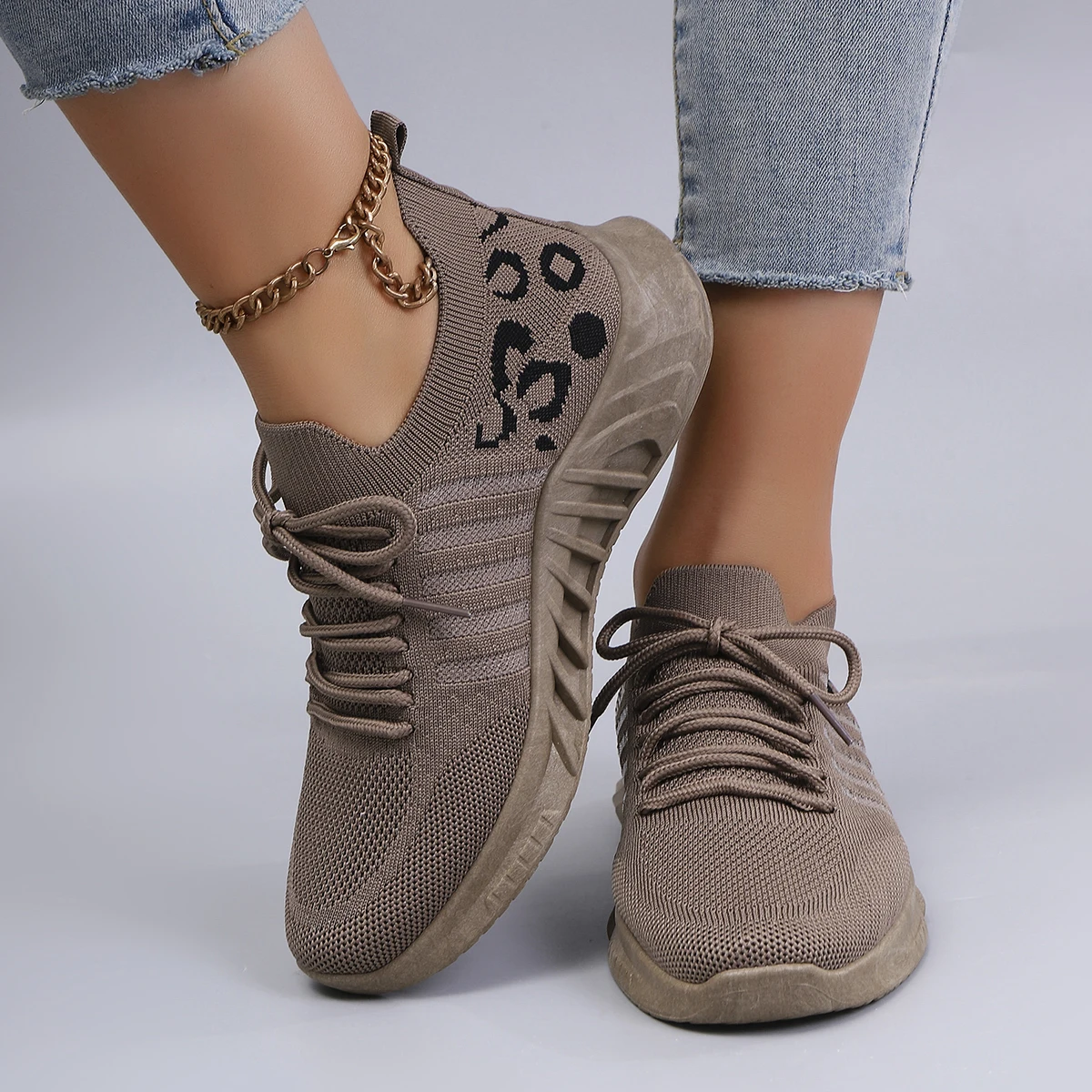 أحذية رياضية نسائية جديدة للربيع والخريف، مريحة وقابلة للتنفس وخفيفة الوزن ومقاومة للتآكل، مع أربطة أحذية رياضية نسائية جديدة للربيع والخريف، مريحة وقابلة للتنفس وخفيفة الوزن ومقاومة للتآكل، مع أربطة