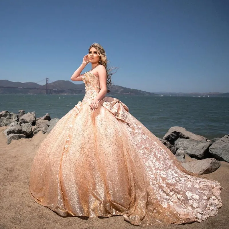 Luxury Champagne Off the Shoulder Lace Appliques Flower Quinceanera Dresses Sleeveless Sweet 15 Dress Vestidos De Quinceañera
Luxury Champagne Off the Shoulder Lace Appliques Flower Quinceanera Dresses Sleeveless Sweet 15 Dress Vestidos De Quinceañera