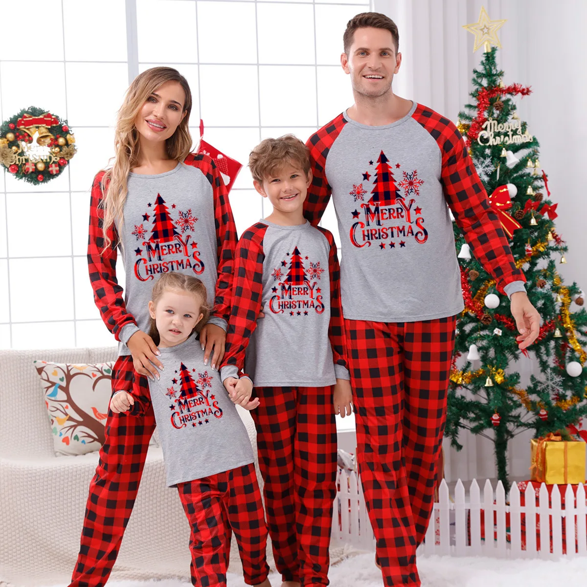 High Quality Family Christmas Pajamas Santa Tree Print Casual Soft Sleepwear Mother Father Kids Baby Matching Clothes Xmas Look
High Quality Family Christmas Pajamas Santa Tree Print Casual Soft Sleepwear Mother Father Kids Baby Matching Clothes Xmas Look