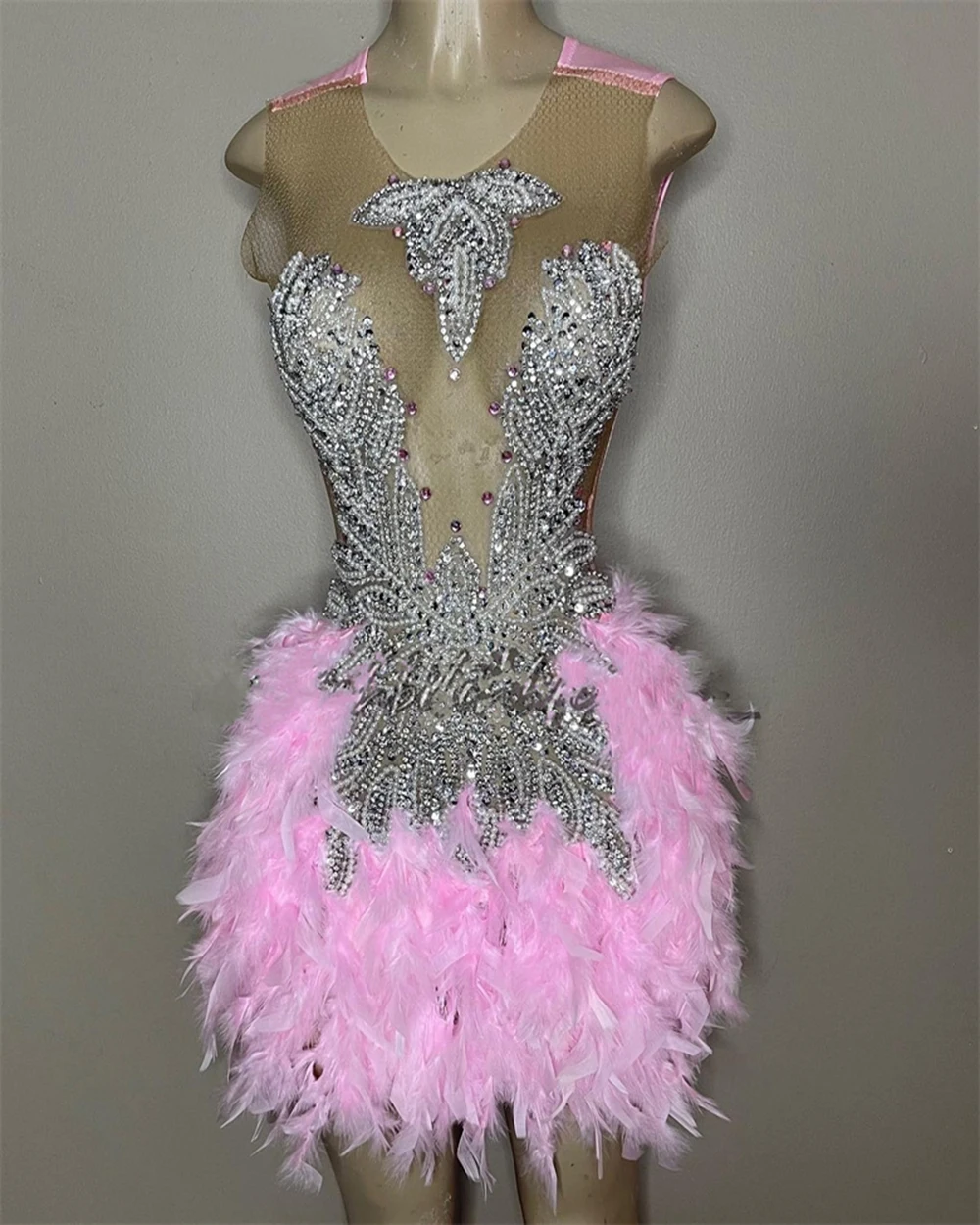 Diamond Pink Short Party Prom Dresses 2023 Sexy Illusion Silver Beads Crystals African Black Girl Cocktail Mini Birthday Gowns
Diamond Pink Short Party Prom Dresses 2023 Sexy Illusion Silver Beads Crystals African Black Girl Cocktail Mini Birthday Gowns
