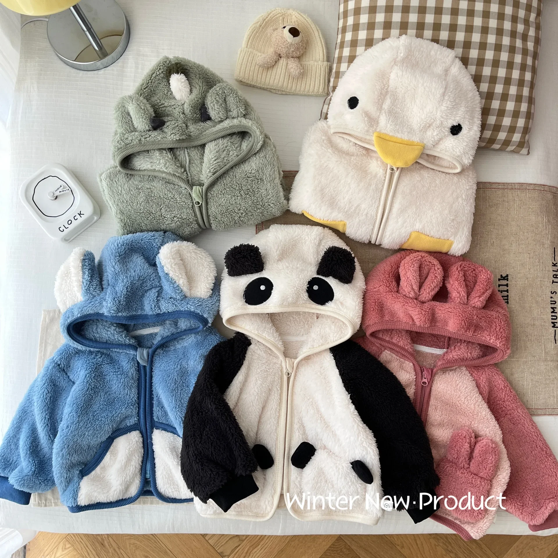 Children's Cute Plush Coats 0-6 Years Old Winter Korean Version Girls' Cartoon Hooded Tops Casual Comfortable Boys' Warm Jackets
Children's Cute Plush Coats 0-6 Years Old Winter Korean Version Girls' Cartoon Hooded Tops Casual Comfortable Boys' Warm Jackets