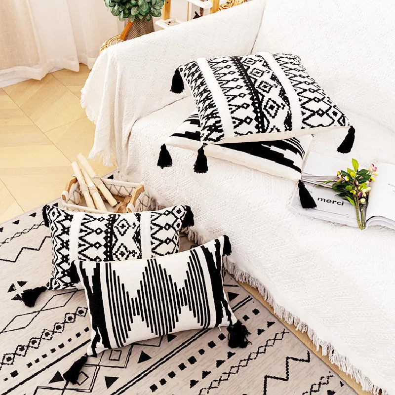 Moroccan Style Black and White Geometric Pillow Cover for Living Room Sofa Bedroom Cushion Cover 45x45/30x50cm
Moroccan Style Black and White Geometric Pillow Cover for Living Room Sofa Bedroom Cushion Cover 45x45/30x50cm