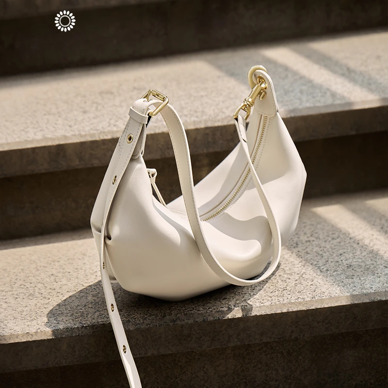 Women's Bag New Messenger Bag Fashion All-match Dumpling Bag Female Leather Handbag Multi-functional Large-capacity Shoulder Bag
Women's Bag New Messenger Bag Fashion All-match Dumpling Bag Female Leather Handbag Multi-functional Large-capacity Shoulder Bag