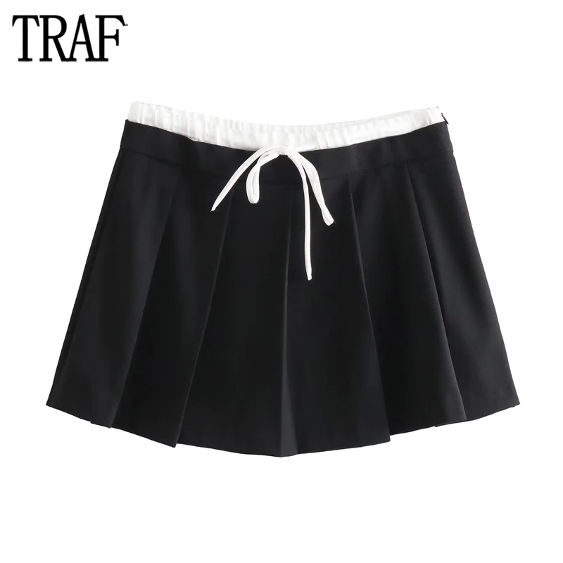 

TRAF 2024 Contrast Skort Women Black Pleated Skirt Shorts for Women Mid Rise Bermuda Shorts Woman Streetwear Women's Shorts