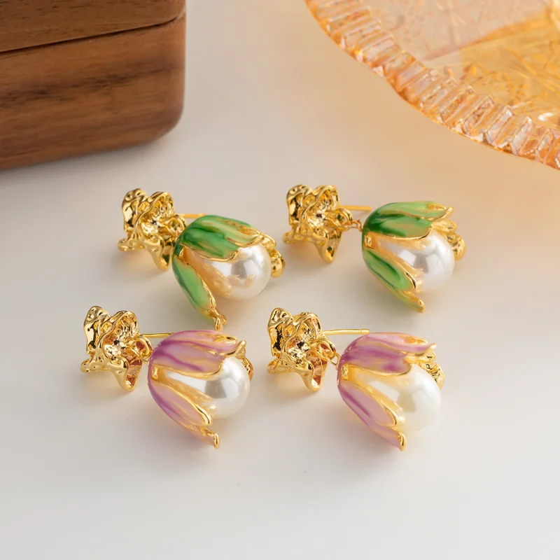 ALLNEWME New Arrival Simulated Pearl Flower Bud Drop Earrings 18K Real Gold Plated Brass Enamel Earring for Women Brincos 2023
ALLNEWME New Arrival Simulated Pearl Flower Bud Drop Earrings 18K Real Gold Plated Brass Enamel Earring for Women Brincos 2023