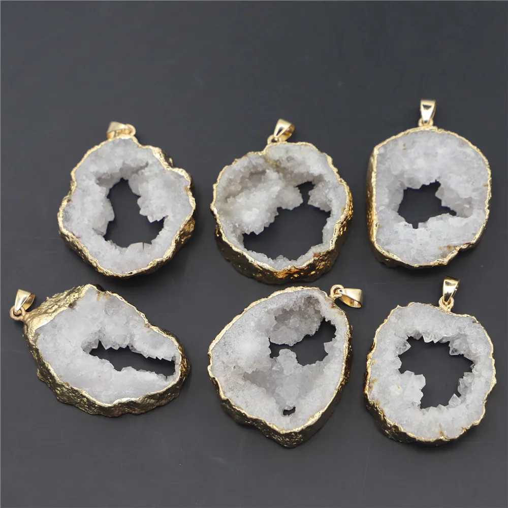 Hot Geode Stone Agates Healing Slice Pendants Charms Inlaid Natural Point Irregular Elegant Quartz Jewelry Making Wholesale 6PCS
Hot Geode Stone Agates Healing Slice Pendants Charms Inlaid Natural Point Irregular Elegant Quartz Jewelry Making Wholesale 6PCS