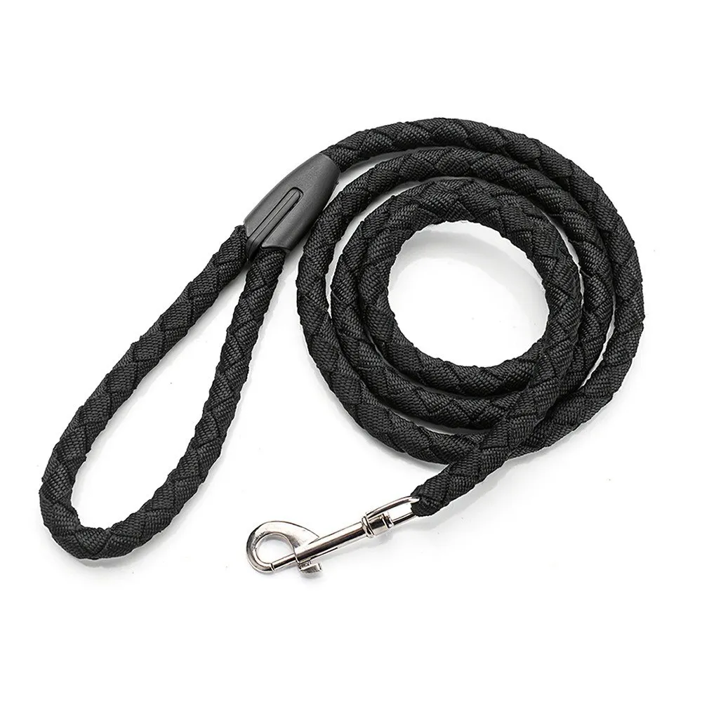 Nylon dog leash a 5-foot-long walking dog leash with a metal hook is suitable for training medium-sized dogs
Nylon dog leash a 5-foot-long walking dog leash with a metal hook is suitable for training medium-sized dogs