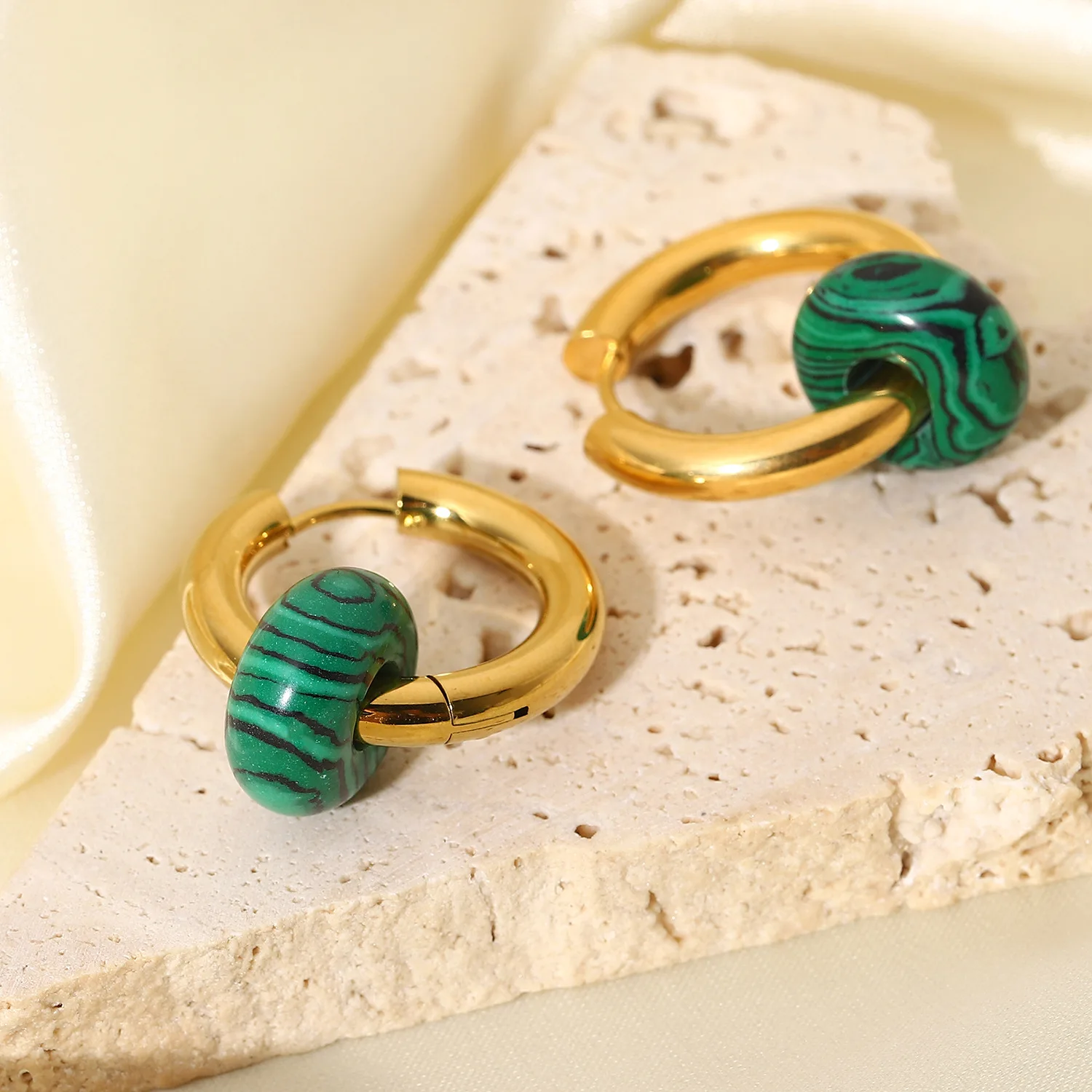 Luxury Green Nautal Stone Hoop Earrings for Women Fashion 18K Gold Plated Stainless Steel Pearl Ear Ring Jewelry Gifts Wholesale
Luxury Green Nautal Stone Hoop Earrings for Women Fashion 18K Gold Plated Stainless Steel Pearl Ear Ring Jewelry Gifts Wholesale