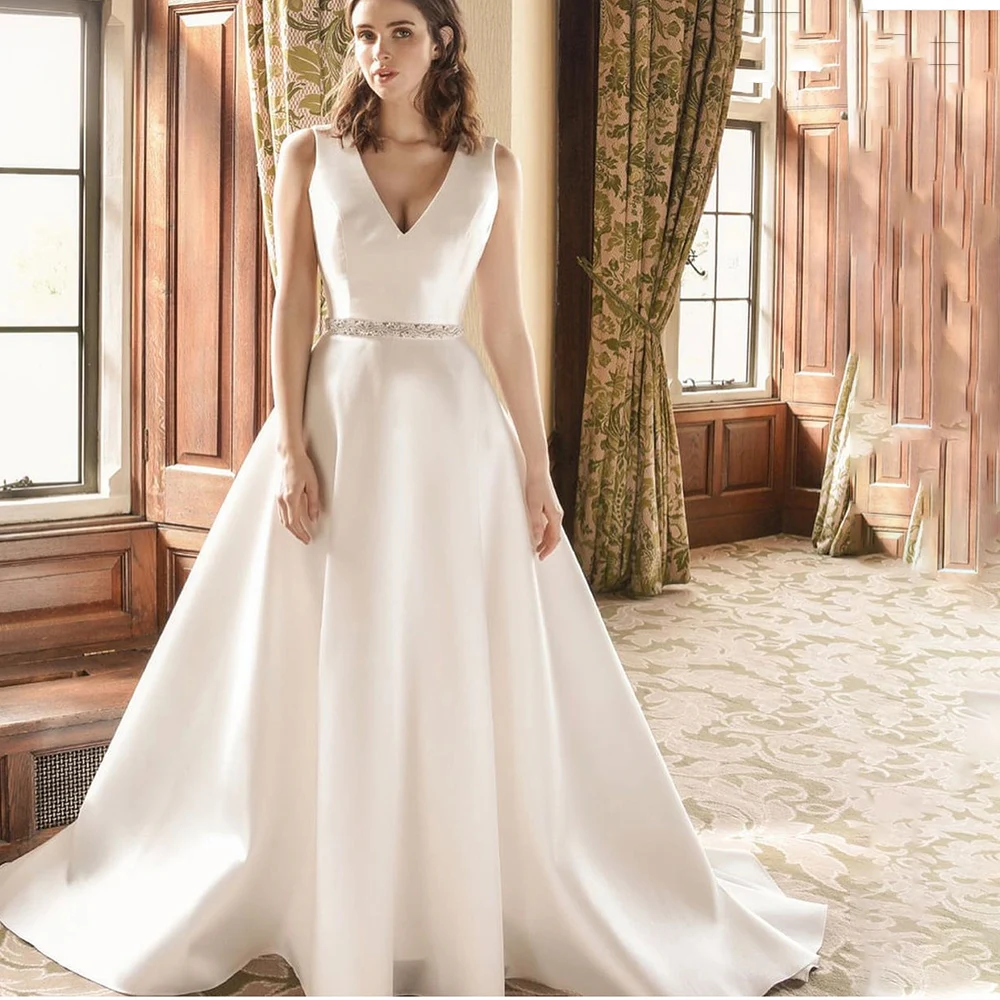 Simple Satin V Neck A Line Wedding Dress For Bride 2023 Tank Backless Sleeveless White Bridal Gowns With Beaded Custom Made
Simple Satin V Neck A Line Wedding Dress For Bride 2023 Tank Backless Sleeveless White Bridal Gowns With Beaded Custom Made