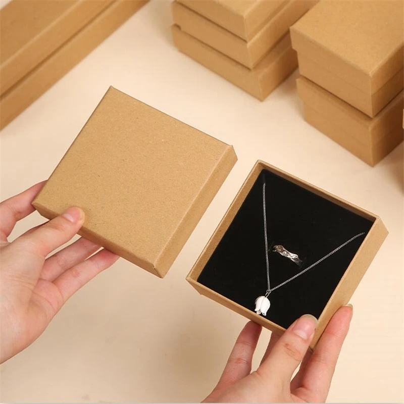 1PC Kraft Paper Jewelry Box Bracelet Necklace Ring Earring Box Handmde Wedding Gifts Packaging Box Jewelry Accessories
1PC Kraft Paper Jewelry Box Bracelet Necklace Ring Earring Box Handmde Wedding Gifts Packaging Box Jewelry Accessories