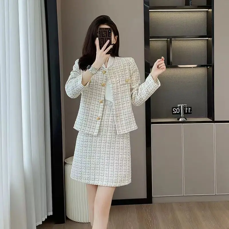 UNXX Luxurious Tweed Two Piece Dress with Fashion Chic Coat and Skirt Set and Single Row Metal Buttons Female Women Suit Set New
UNXX Luxurious Tweed Two Piece Dress with Fashion Chic Coat and Skirt Set and Single Row Metal Buttons Female Women Suit Set New