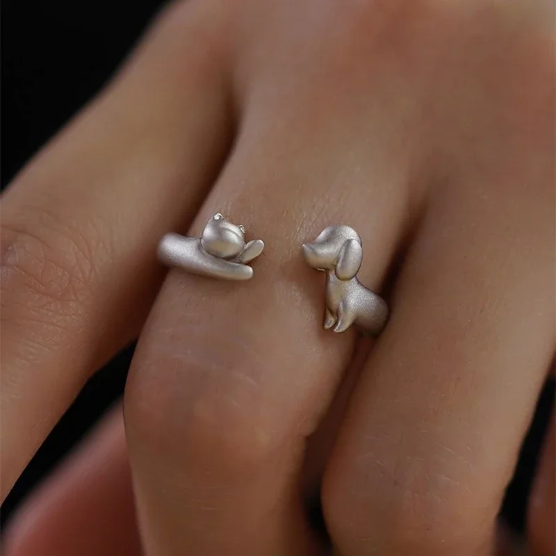 Оригинальный дизайн в виде кошки и собаки Shuangquan, женское кольцо из серебра 100% пробы в студенческом стиле, простой идеальный подарок
Оригинальный дизайн в виде кошки и собаки Shuangquan, женское кольцо из серебра 100% пробы в студенческом стиле, простой идеальный подарок