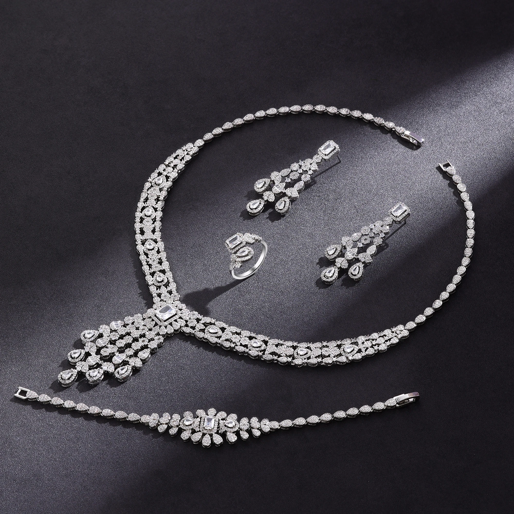 2024 Popular 4-piece Bridal Zirconia Full Set Women's Party Jewelry, Luxury Dubai Nigeria CZ Luxury Crystal Wedding Necklace Set
2024 Popular 4-piece Bridal Zirconia Full Set Women's Party Jewelry, Luxury Dubai Nigeria CZ Luxury Crystal Wedding Necklace Set