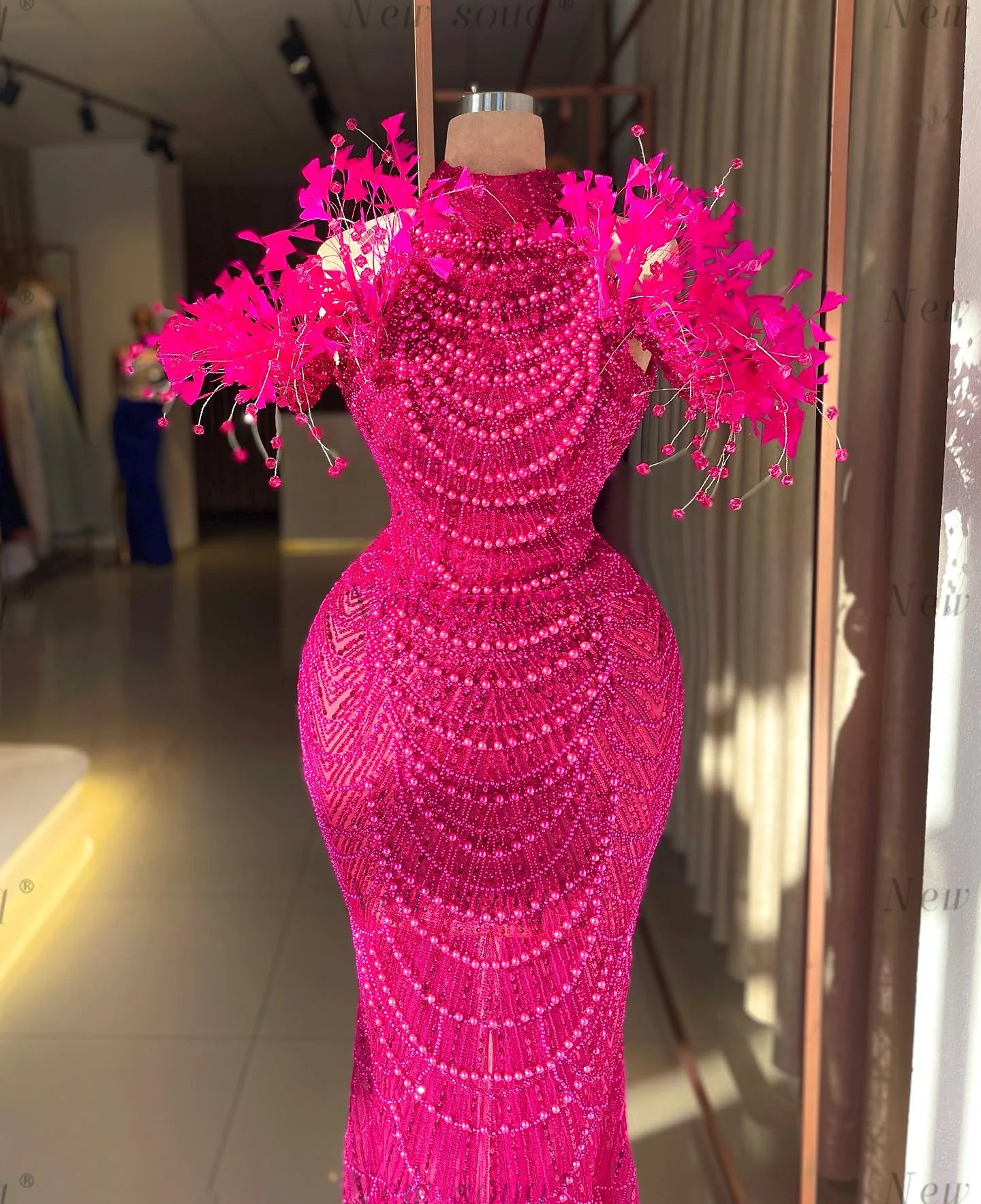 Hot Pink High Neck Off Shoulder Long Mermaid Evening Dresses Row of Pearls Sparkle Sleeveless Women's Events Prom Party Gowns
Hot Pink High Neck Off Shoulder Long Mermaid Evening Dresses Row of Pearls Sparkle Sleeveless Women's Events Prom Party Gowns