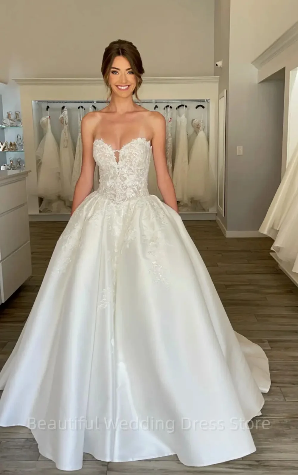 Modern Sweetheart Lace Applique Satin Princess Wedding Dresses Applique A Line Custom Made Bridal Gown Robe Vestido De Noiva
Modern Sweetheart Lace Applique Satin Princess Wedding Dresses Applique A Line Custom Made Bridal Gown Robe Vestido De Noiva