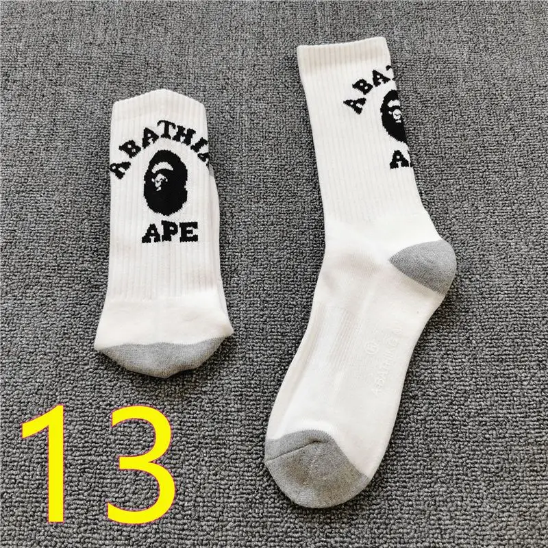 Calcetines de tubo medio bordados, de algodón grueso, para monopatín, baloncesto, deportes, venta al por mayor Calcetines de tubo medio bordados, de algodón grueso, para monopatín, baloncesto, deportes, venta al por mayor