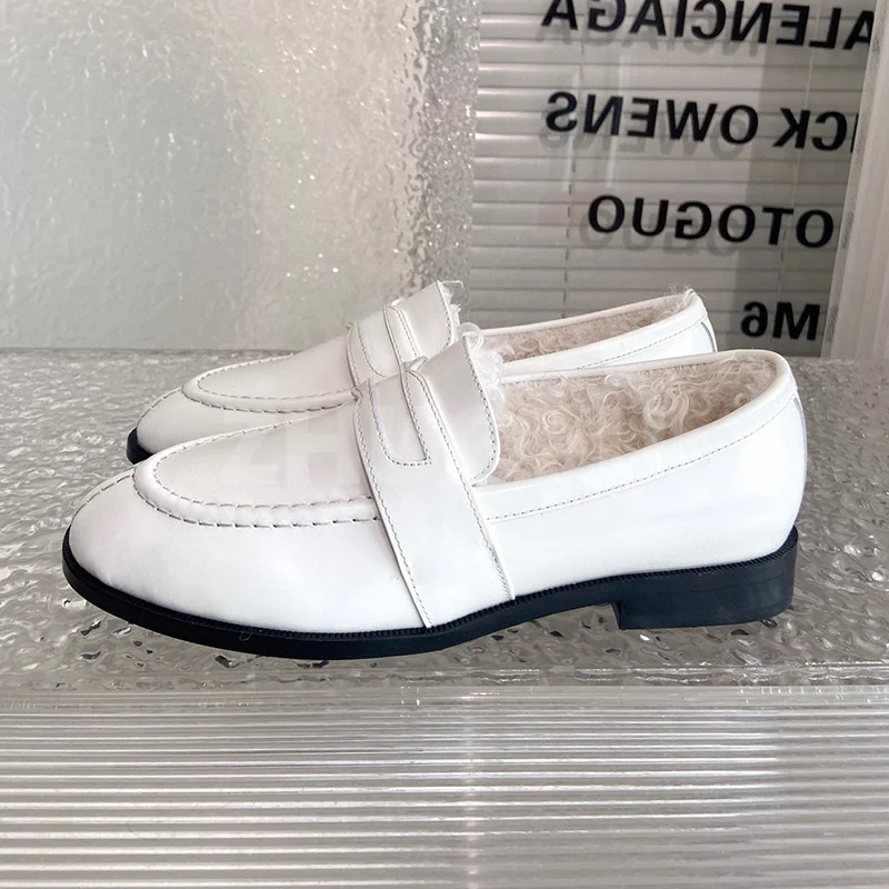 Women Flat Shoes British Style Winter New Style Wool Lining Unique Sewing Design Female Shoes Warmth Soft Loafers
Women Flat Shoes British Style Winter New Style Wool Lining Unique Sewing Design Female Shoes Warmth Soft Loafers