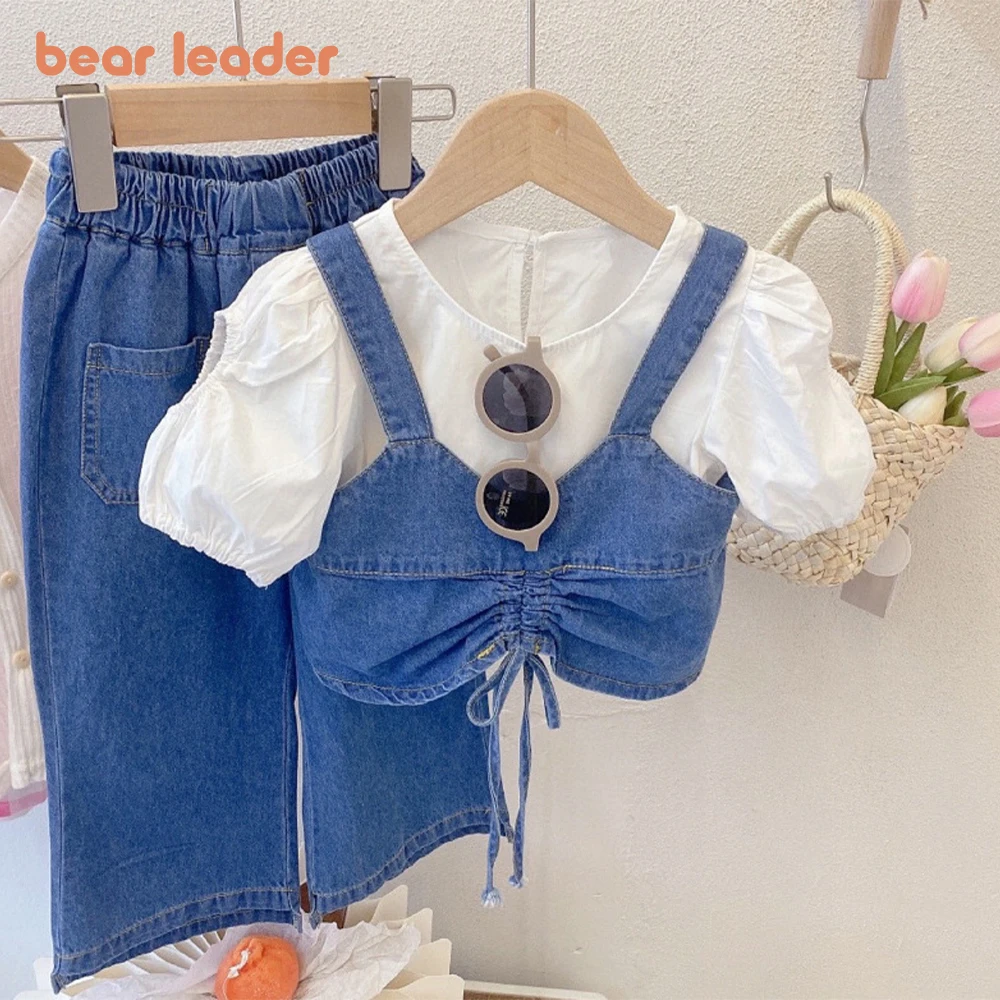 Bear Leader/2023 г. Комплект для девочек, новая летняя рубашка с круглым вырезом и короткими рукавами + джинсовый топ на бретелях + штаны, модный Детский Комплект из трех предметов
Bear Leader/2023 г. Комплект для девочек, новая летняя рубашка с круглым вырезом и короткими рукавами + джинсовый топ на бретелях + штаны, модный Детский Комплект из трех предметов