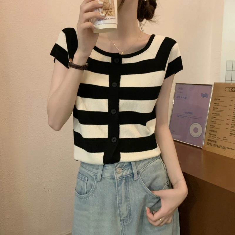 Summer T Shirt Women Korean Fashion Elegant Square Neck Slim Knit Tops Casual Sweet College Style Striped Sweater Cardigan
Summer T Shirt Women Korean Fashion Elegant Square Neck Slim Knit Tops Casual Sweet College Style Striped Sweater Cardigan